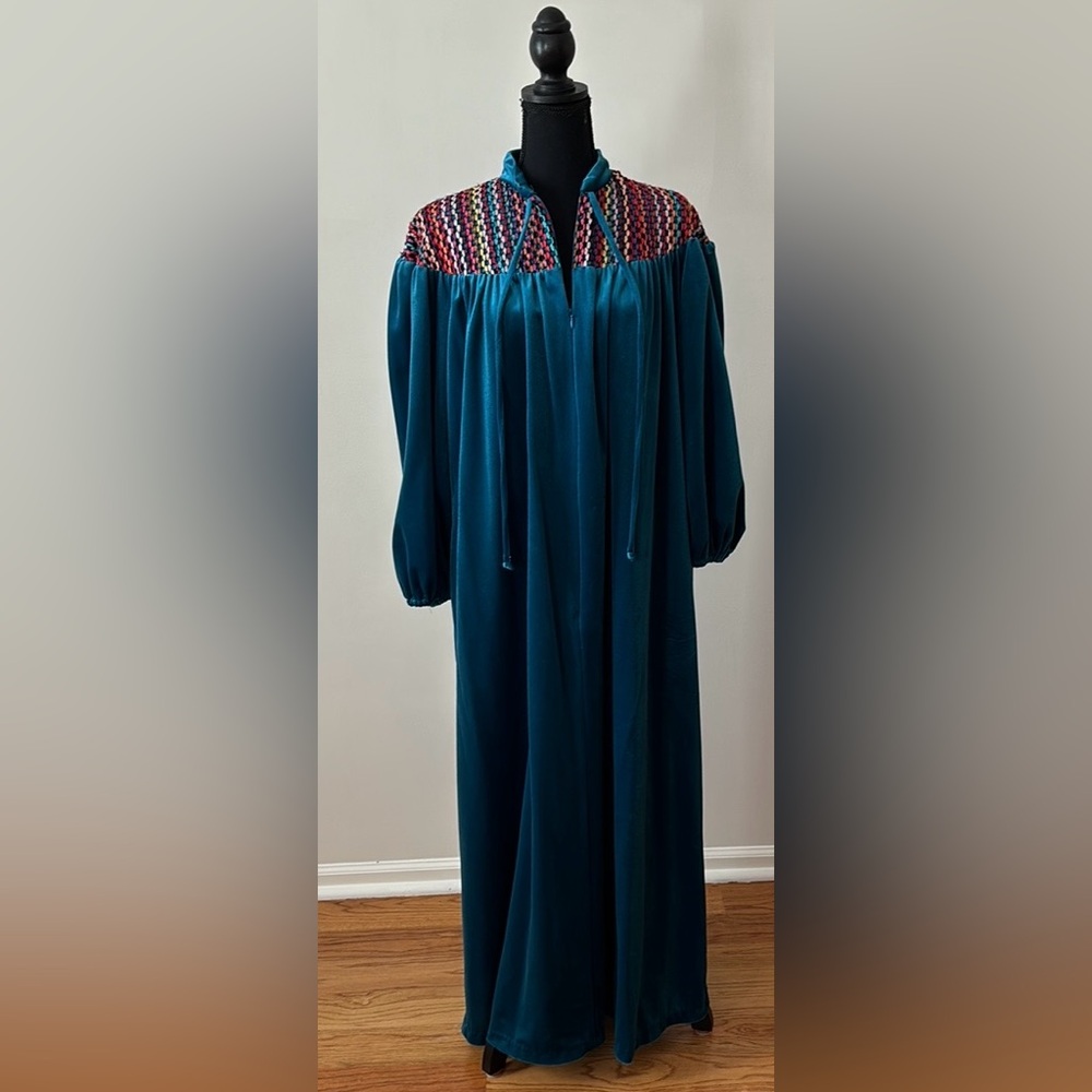 Vintage Neiman Marcus KEYLOUN House Robe Blue Rainbow Velvet Size Medium